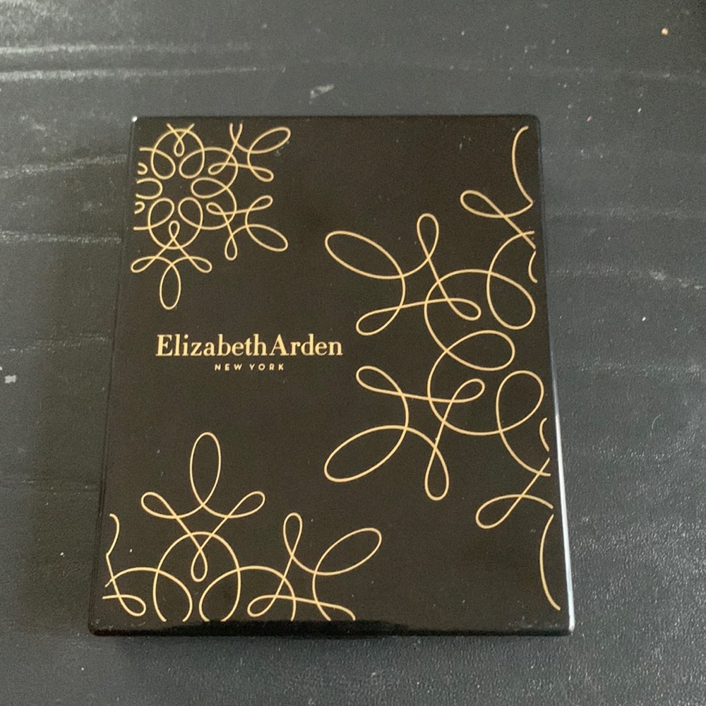 Elizabeth Arden Eye Shadow and Blush Pallet -Brand New- Never Used
